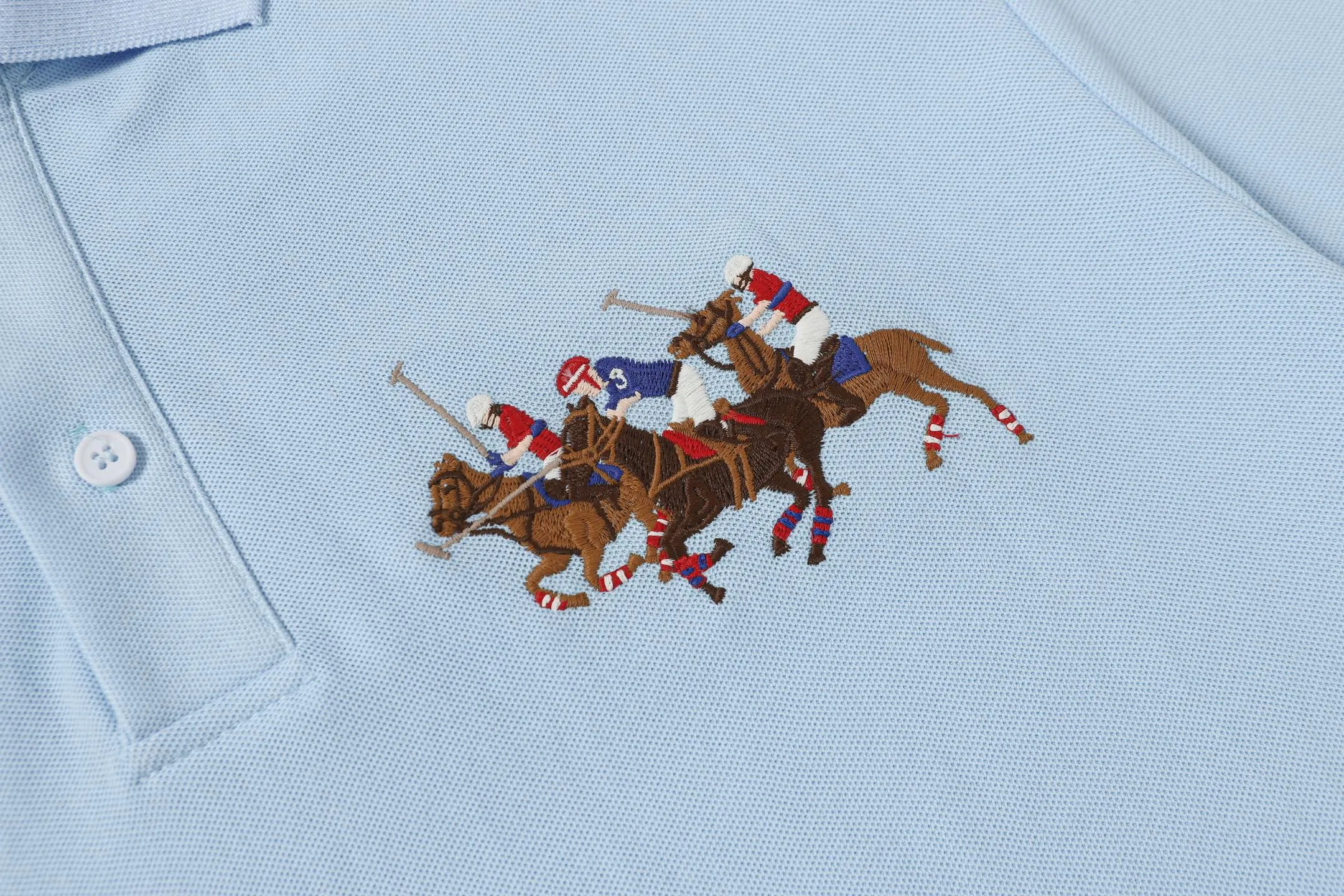 P160 Style No.: A011 [Ralph Lauren classic Three Ponies digital embroidered Polo shirt ✅250 grams of fine cotton pique fabric, custom-woven and dyed threads ✅Original stickers Scan the QR code to enter the official website ✅Large version, loose and stylish, can wear up to 210 pounds Color: black, white, navy, blue, sky blue, dark gray, floral gray Size: S-XL